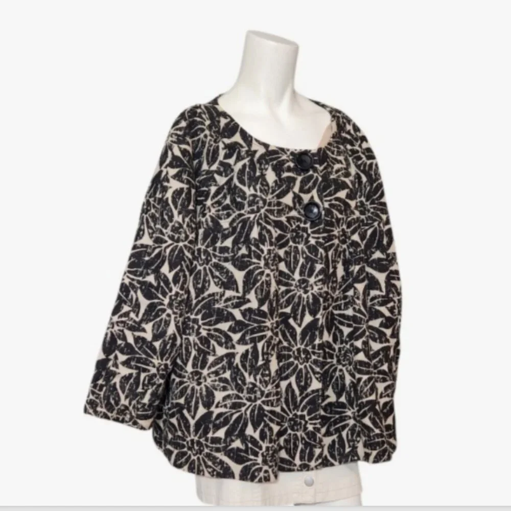 Michael Kors Linen  Floral 2 button, 3/4 Sleeve Jacket - Picture 3 of 10